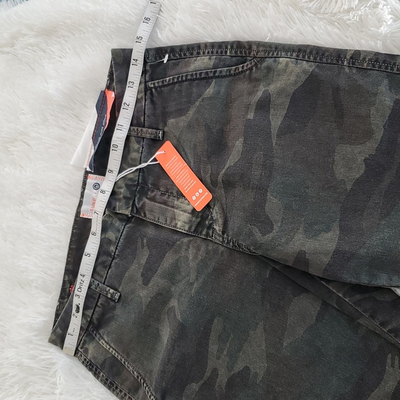 Sundry Camouflage Shorts 24 - Picture 6 of 11